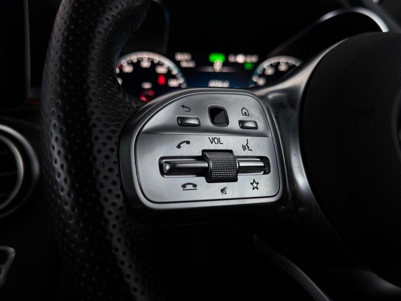 Mercedes-Benz GLC thumbnail Misc Controls