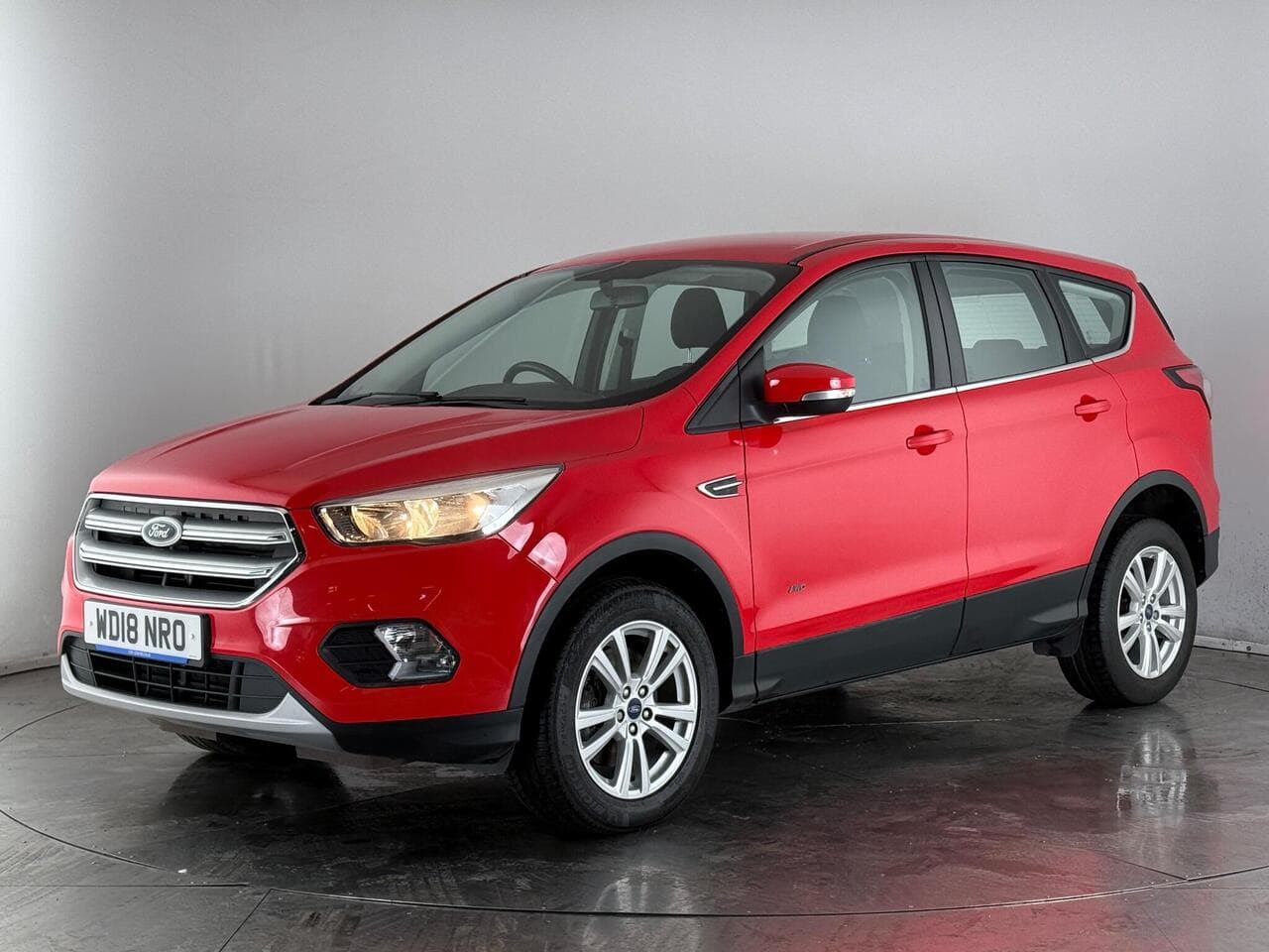 Ford Kuga thumbnail Front Left