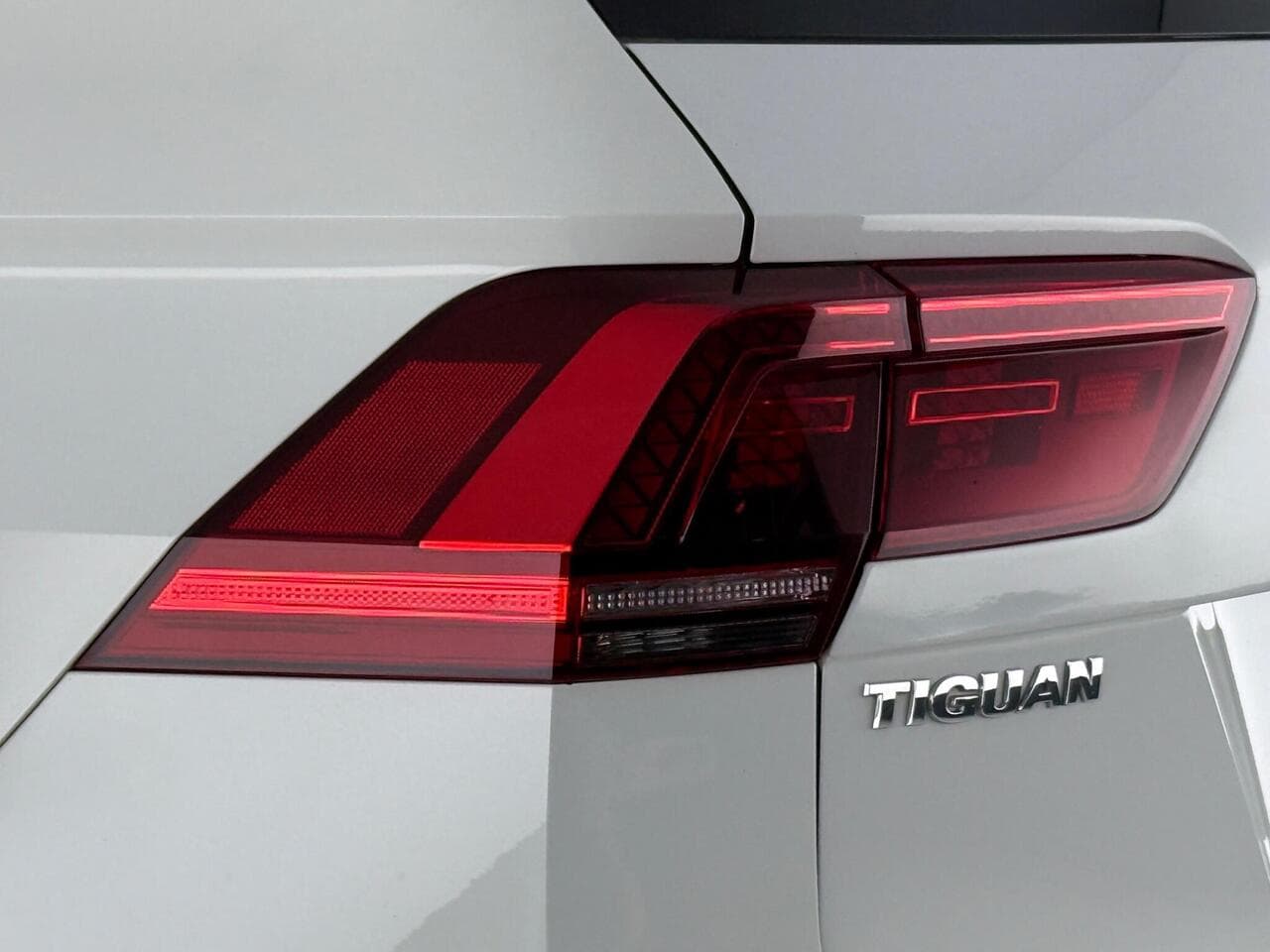 Volkswagen Tiguan thumbnail Lights Rear