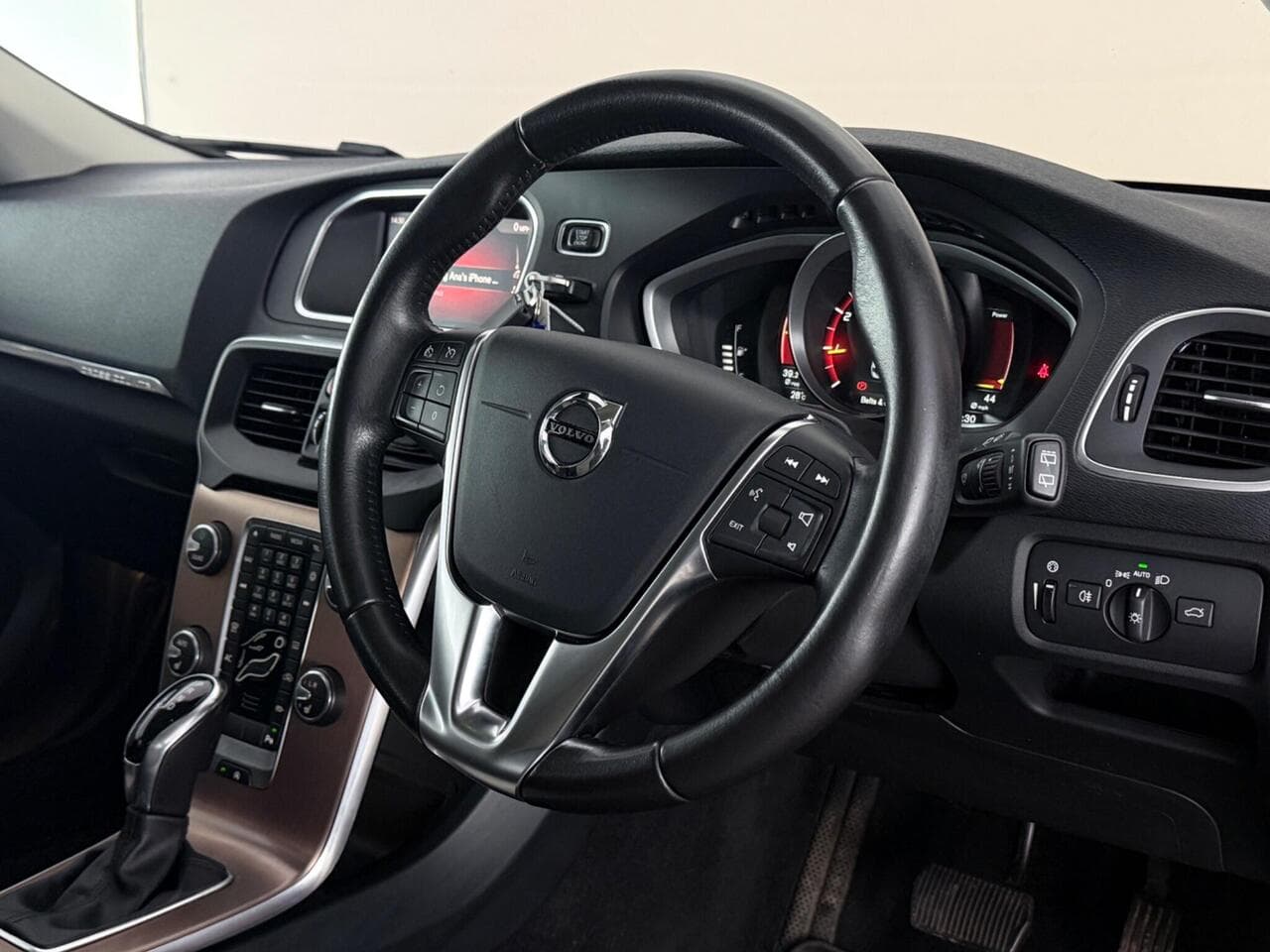 Volvo V40 Cross Country thumbnail Steering Wheel