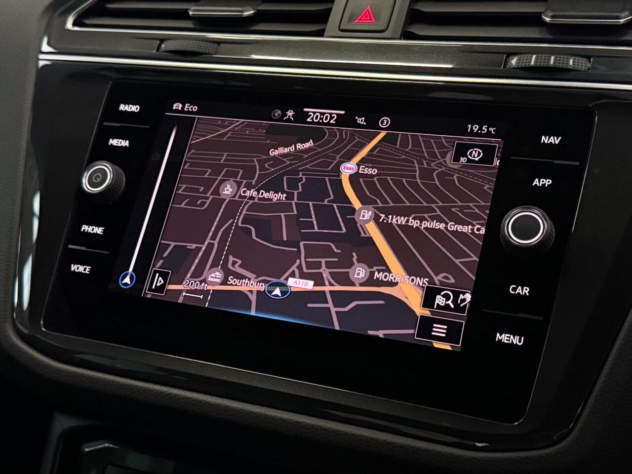 Volkswagen Tiguan thumbnail Infotainment System