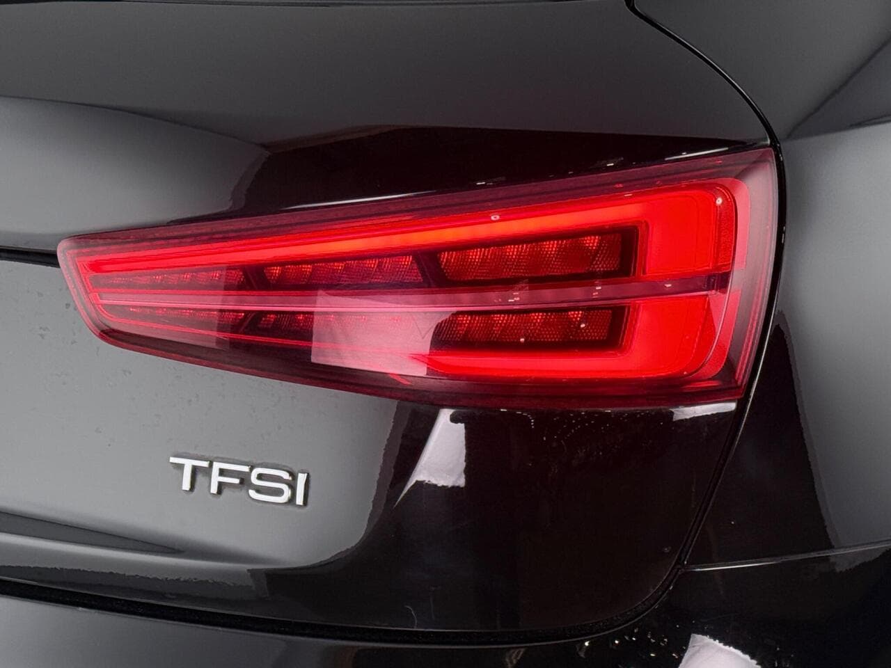 Audi Q3 thumbnail Lights Rear