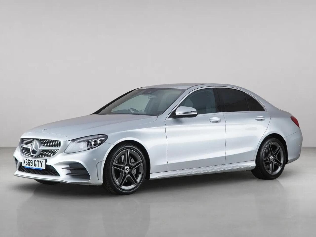 Mercedes-Benz C Class thumbnail Front Left