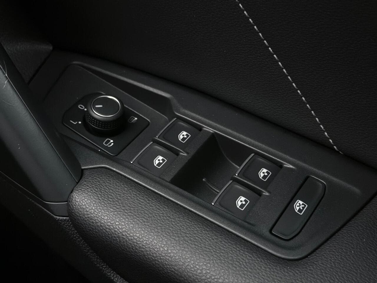Volkswagen Tiguan thumbnail Misc Controls