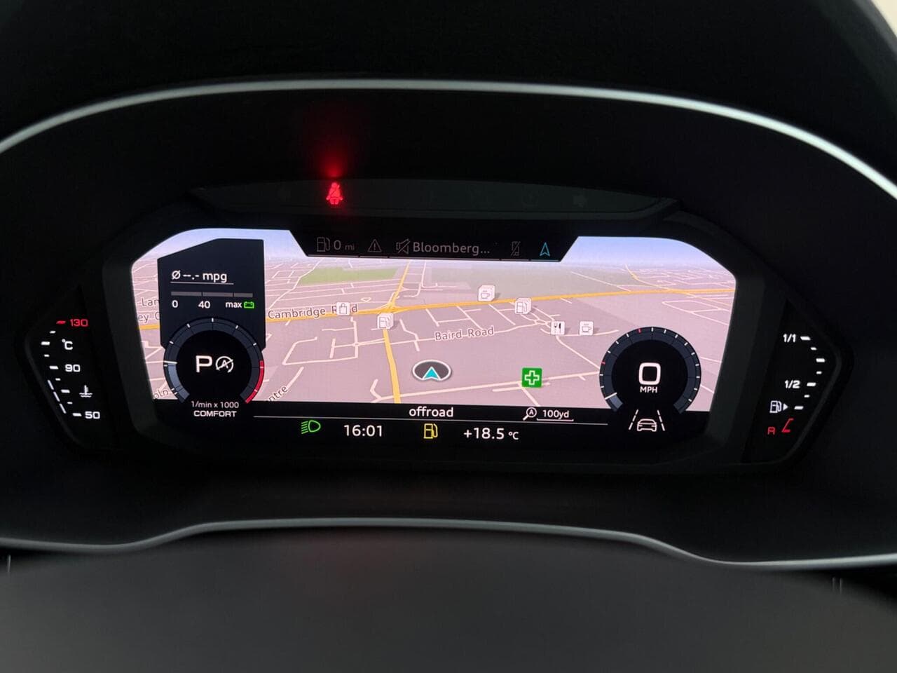 Audi Q3 thumbnail Driver Instruments