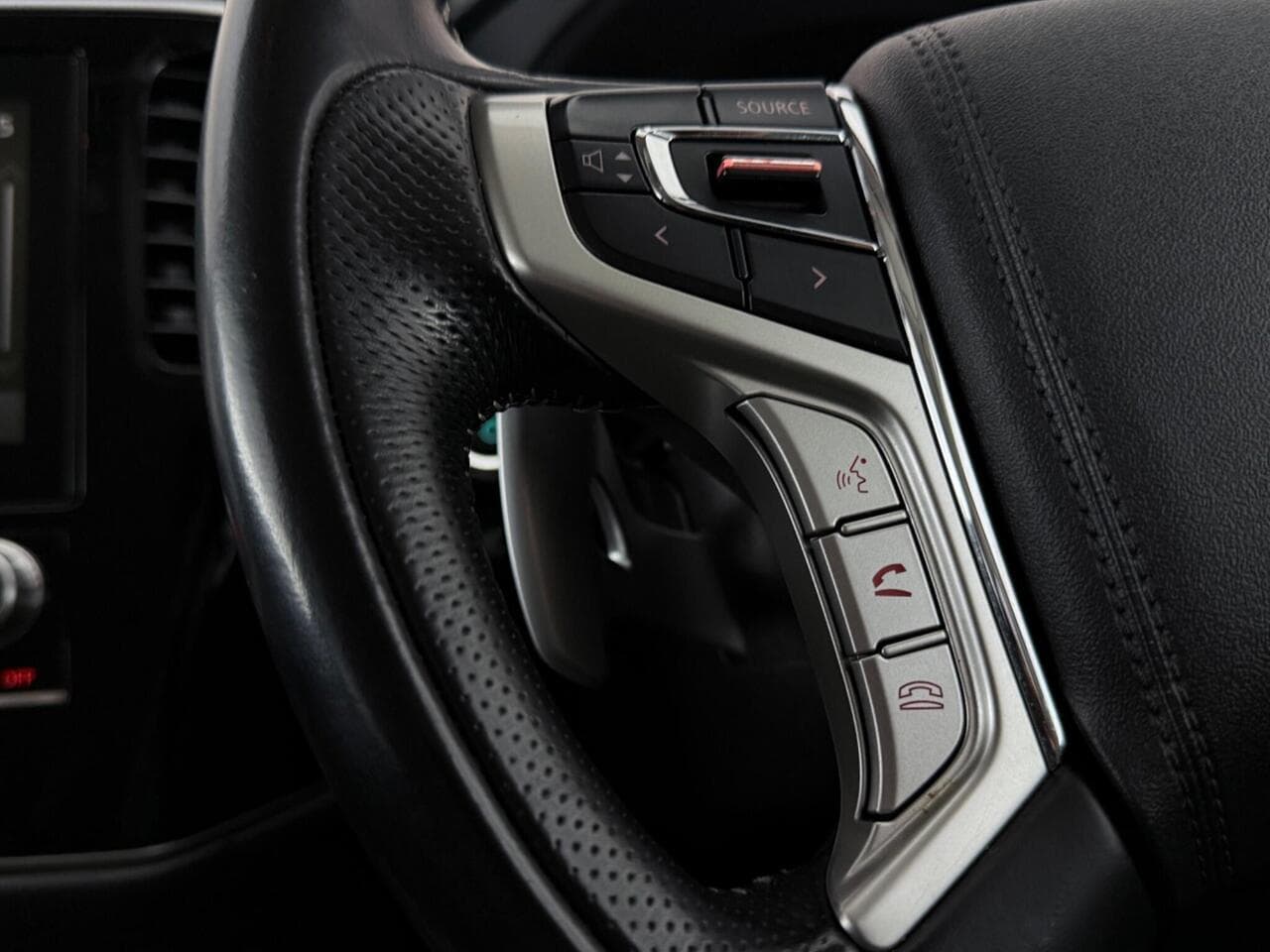 Mitsubishi Outlander thumbnail Misc Controls