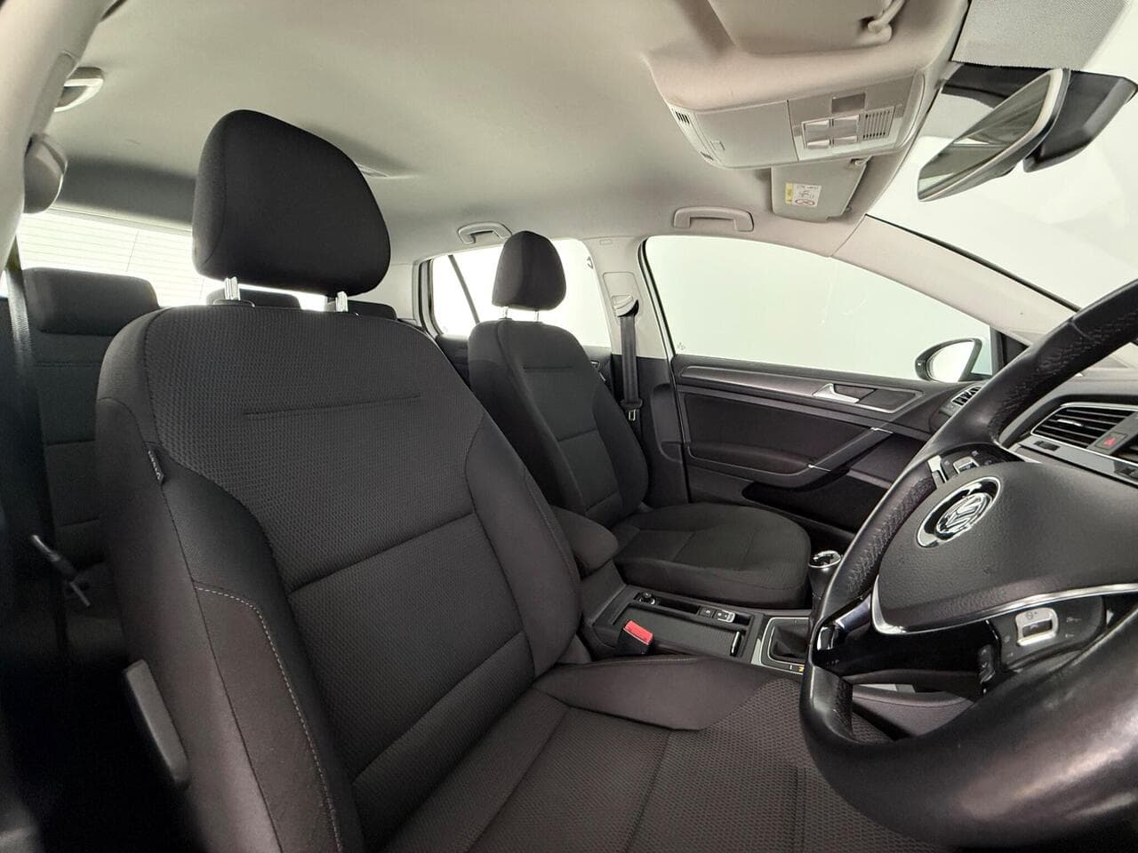 Volkswagen Golf thumbnail Seat Driver