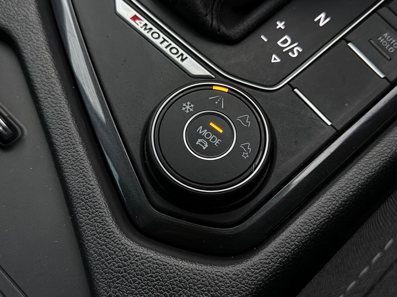 Volkswagen Tiguan thumbnail Misc Controls