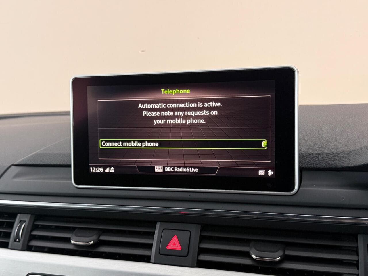 Audi A4 Avant thumbnail Infotainment System