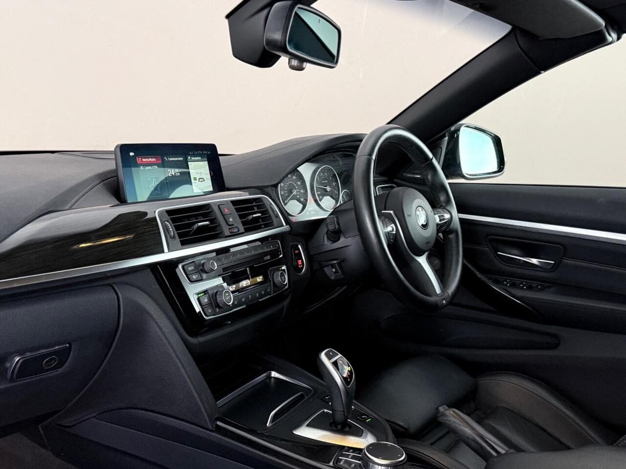 BMW 4 Series thumbnail Interior Front