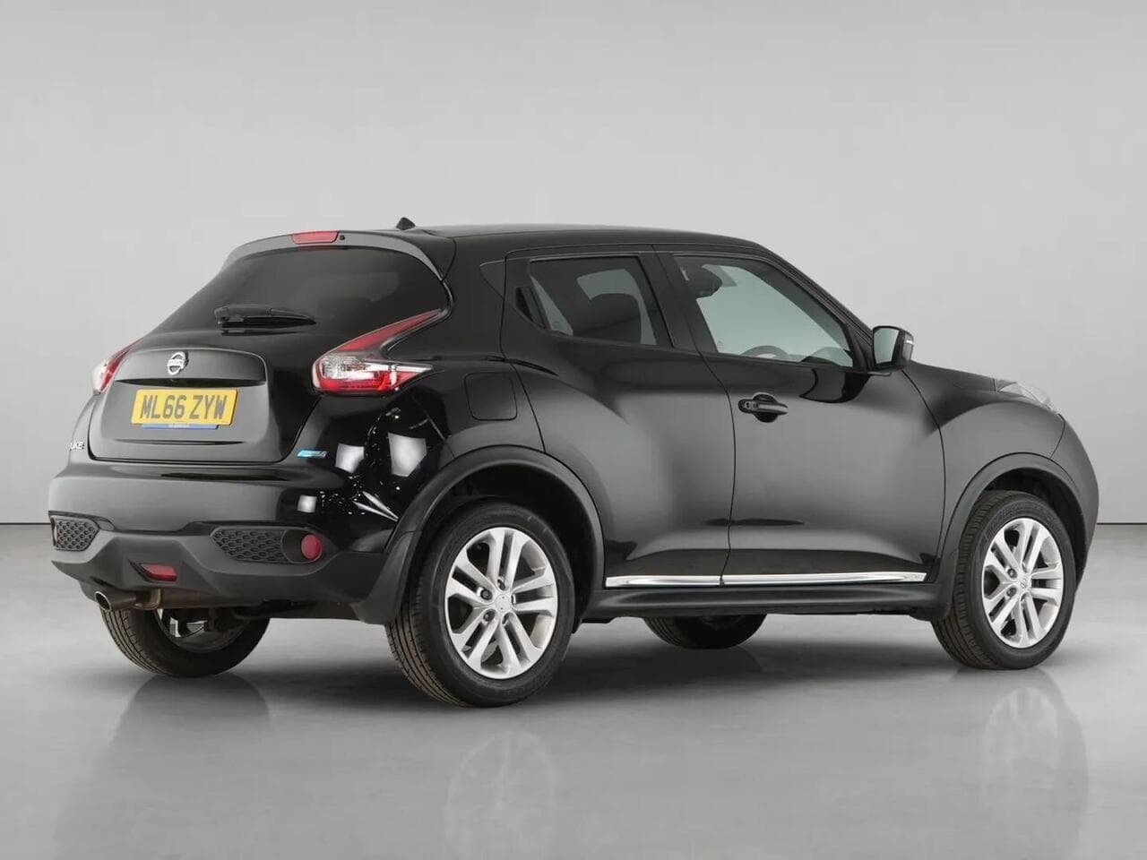 Nissan Juke thumbnail Rear Right
