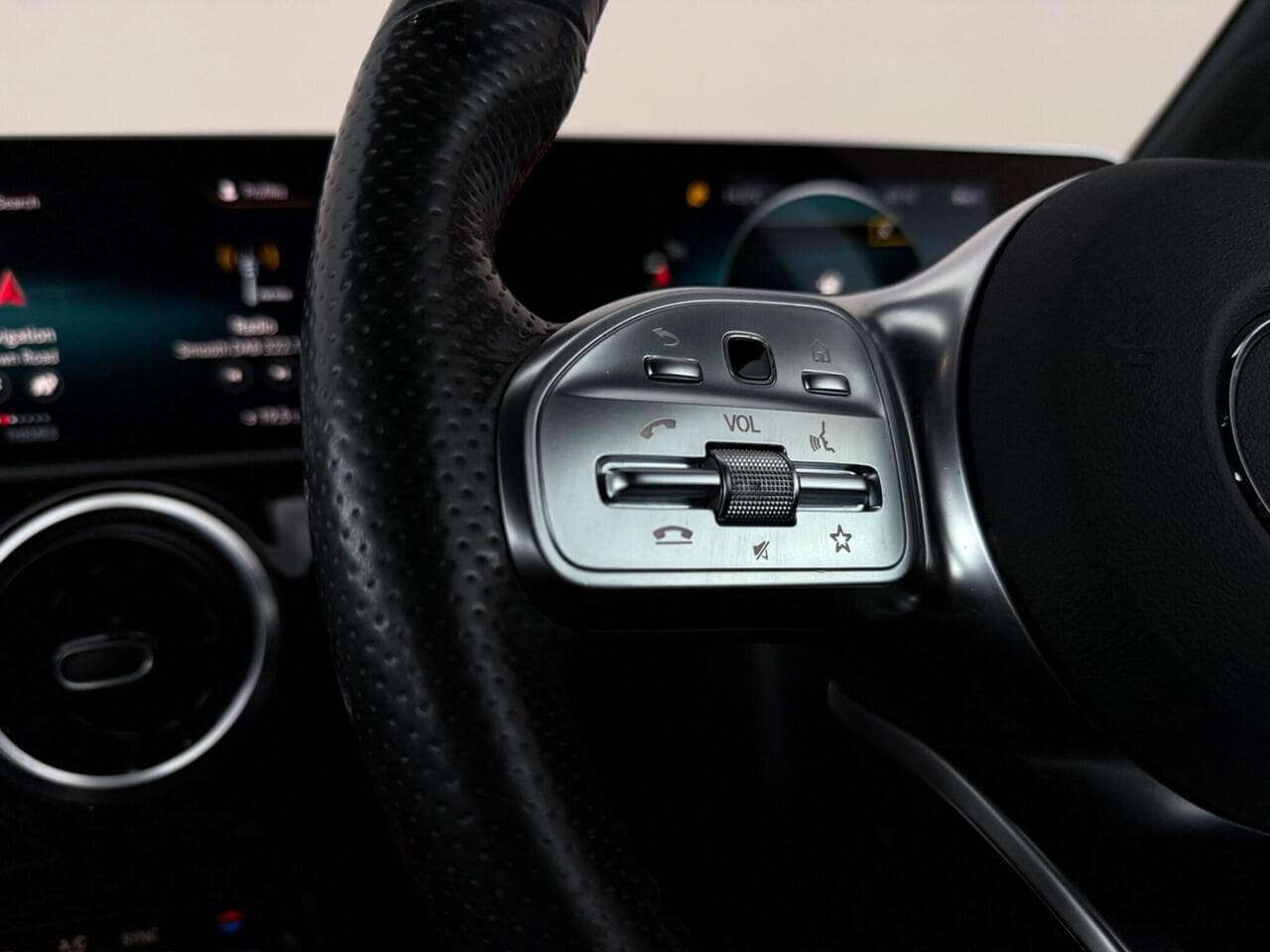 Mercedes-Benz A Class thumbnail Misc Controls