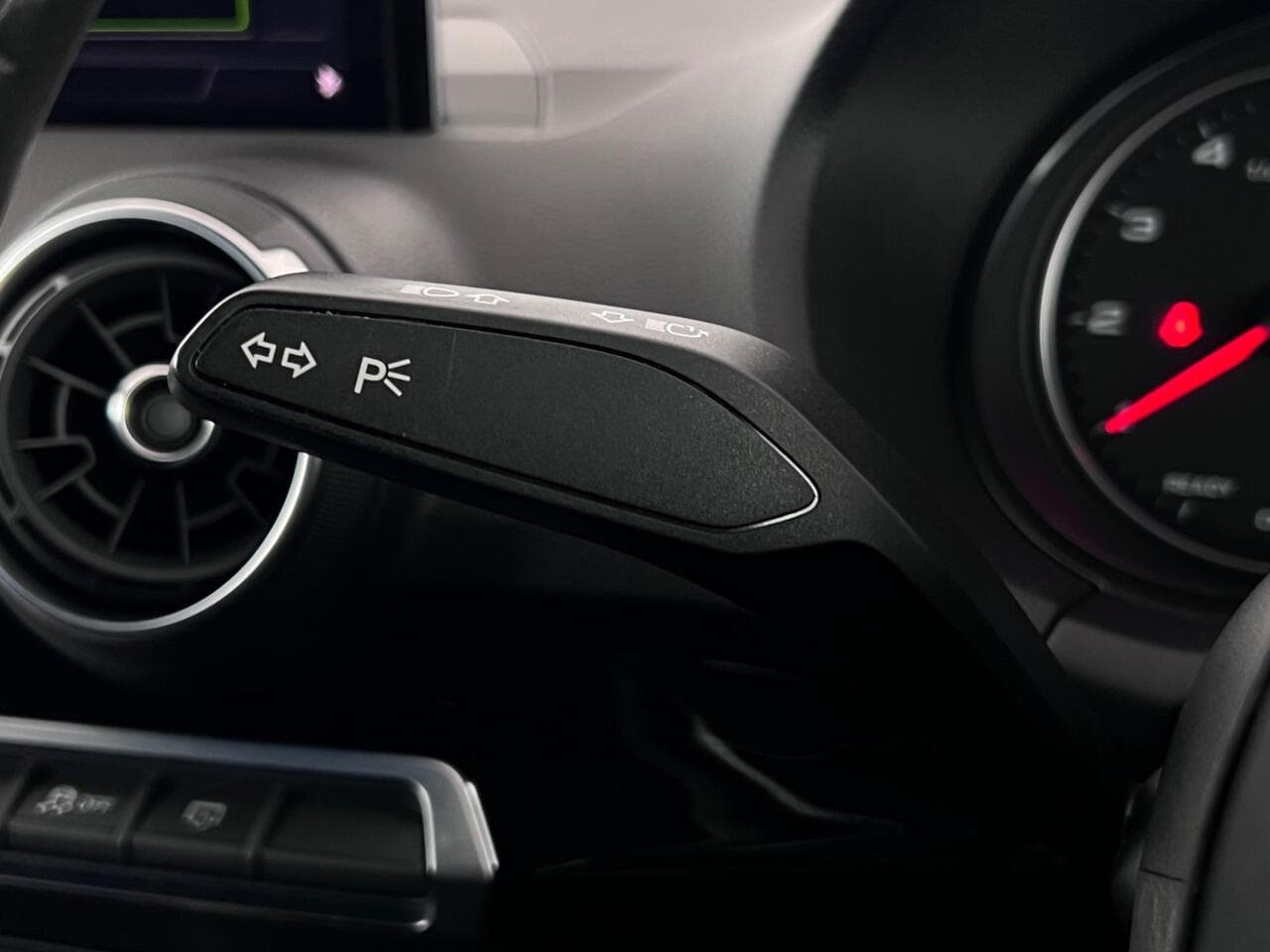 Audi Q2 thumbnail Misc Controls