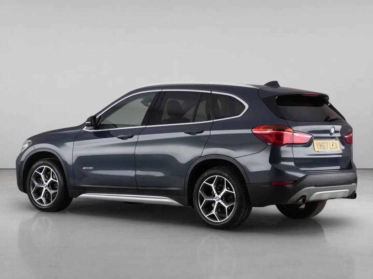 BMW X1 thumbnail Side Left