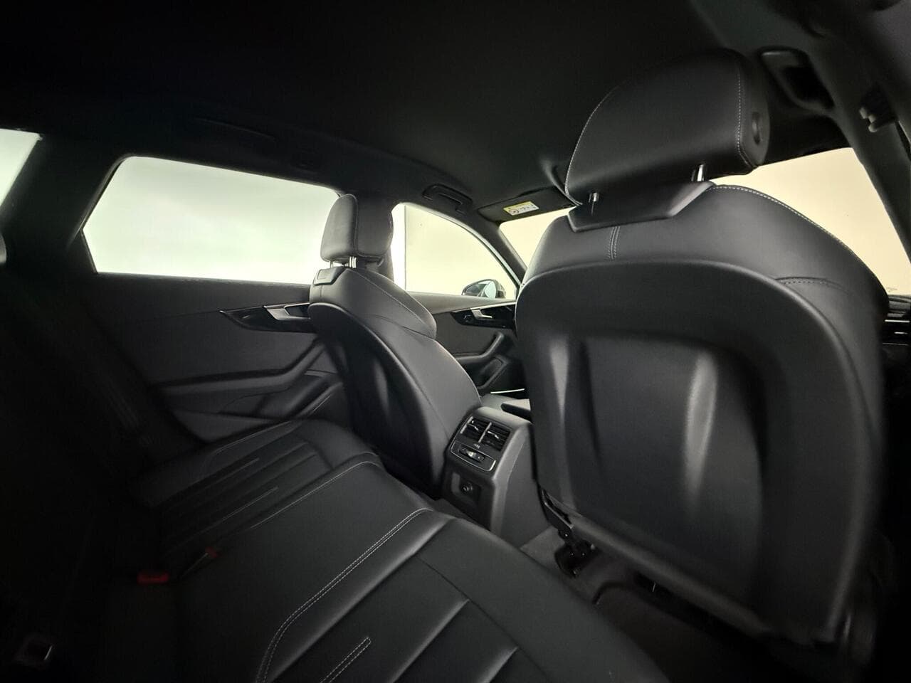 Audi A4 Avant thumbnail Seats Rear