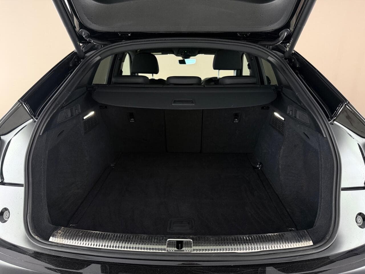 Audi Q5 thumbnail Boot