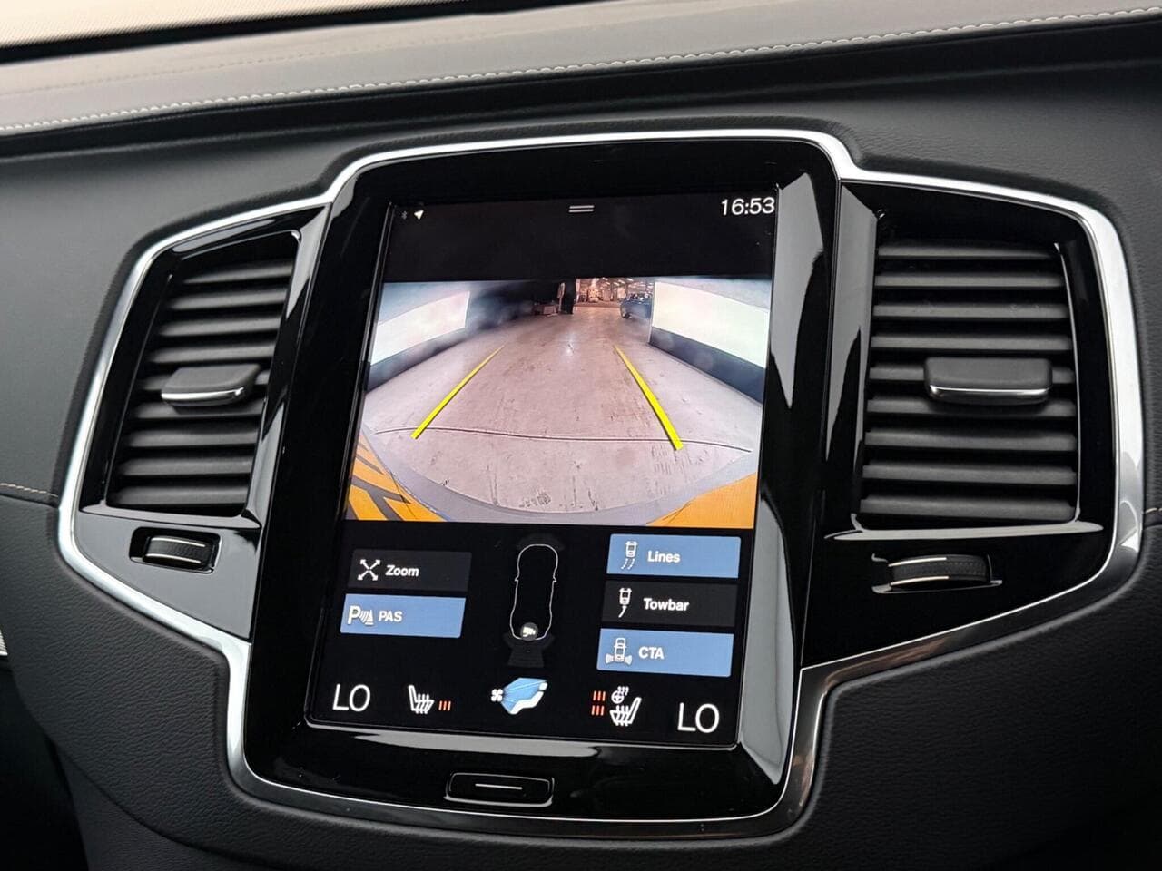 Volvo XC90 thumbnail Infotainment System