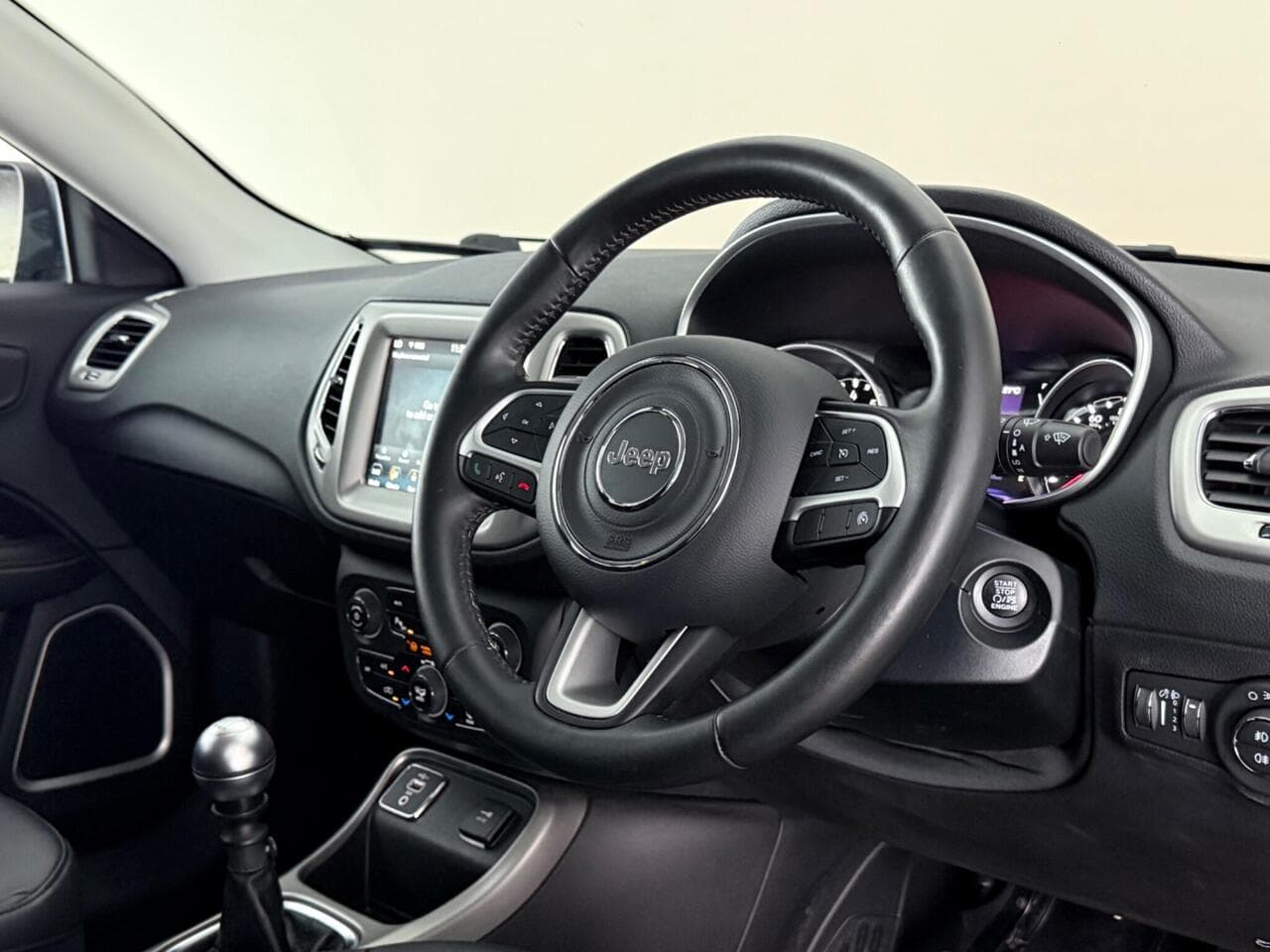 Jeep Compass thumbnail Interior Front