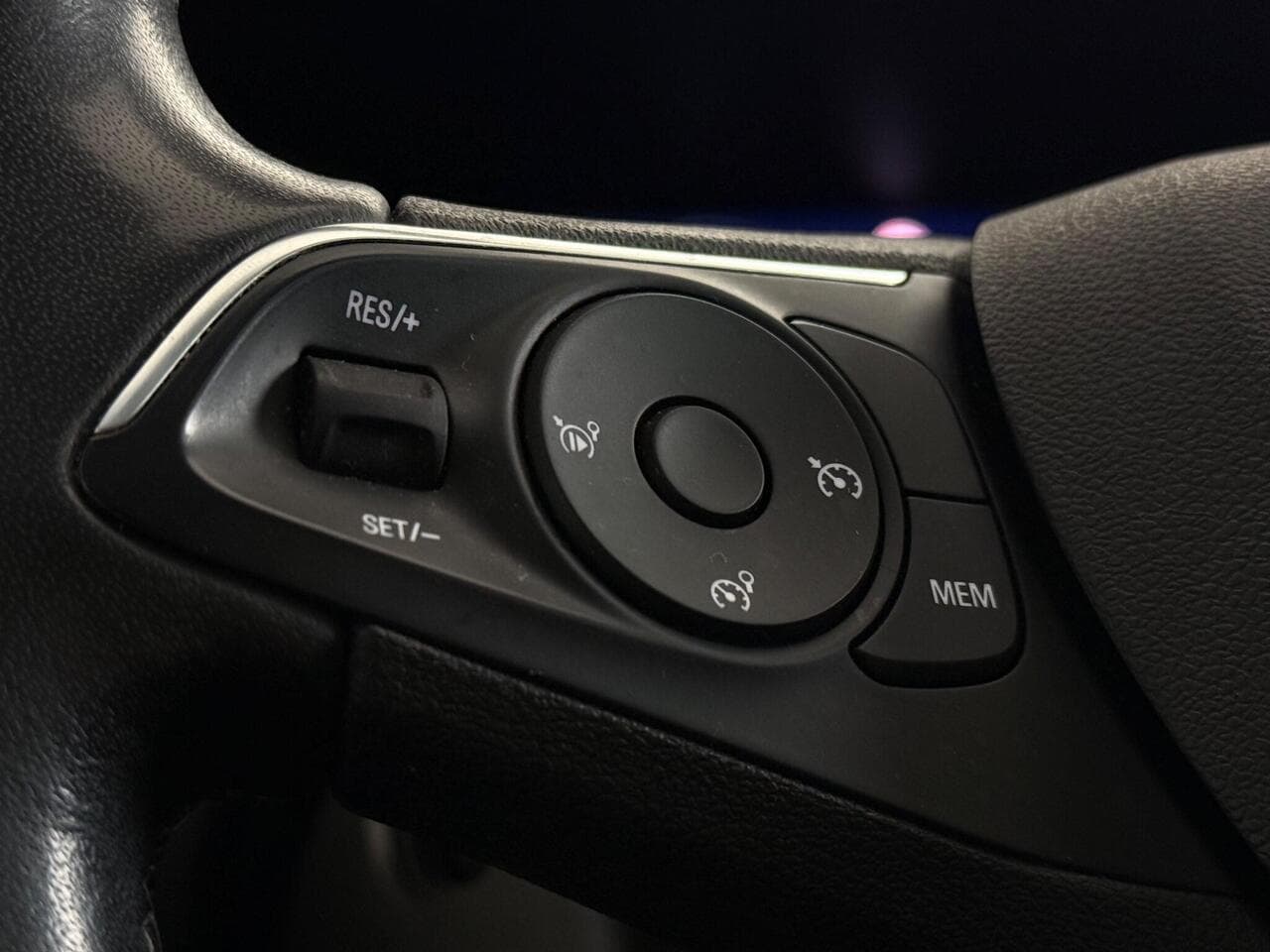 Vauxhall Grandland thumbnail Misc Controls