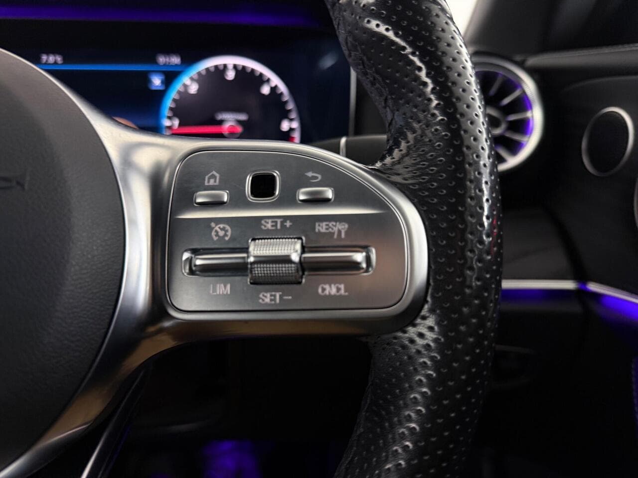 Mercedes-Benz E Class thumbnail Misc Controls
