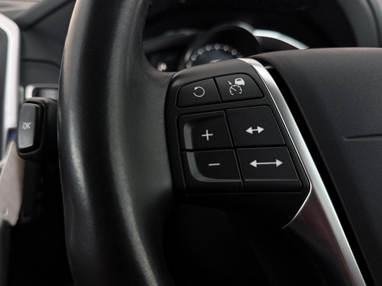 Volvo XC60 thumbnail Misc Controls