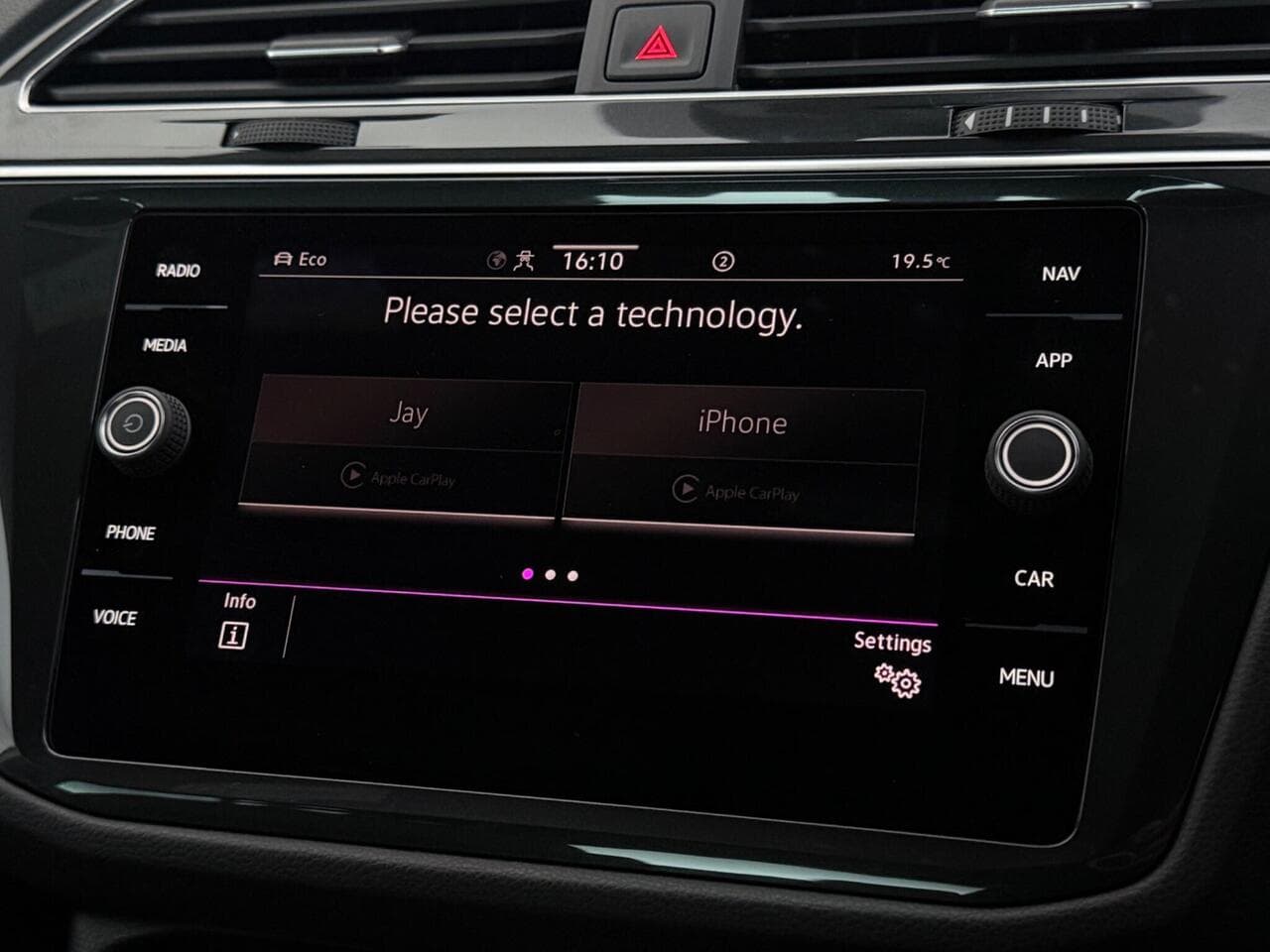 Volkswagen Tiguan thumbnail Infotainment System