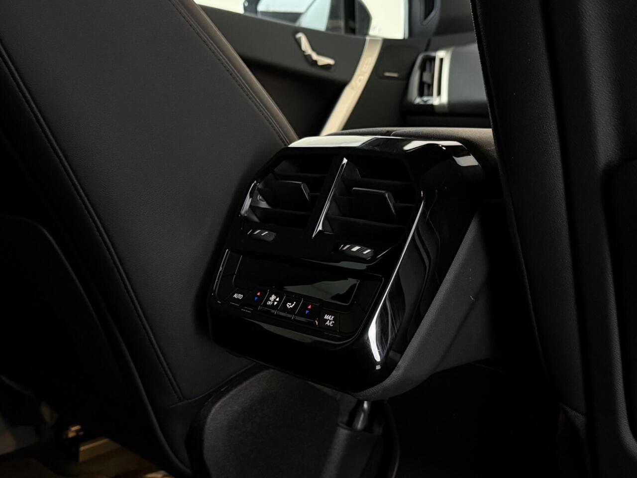 BMW iX thumbnail Misc Controls