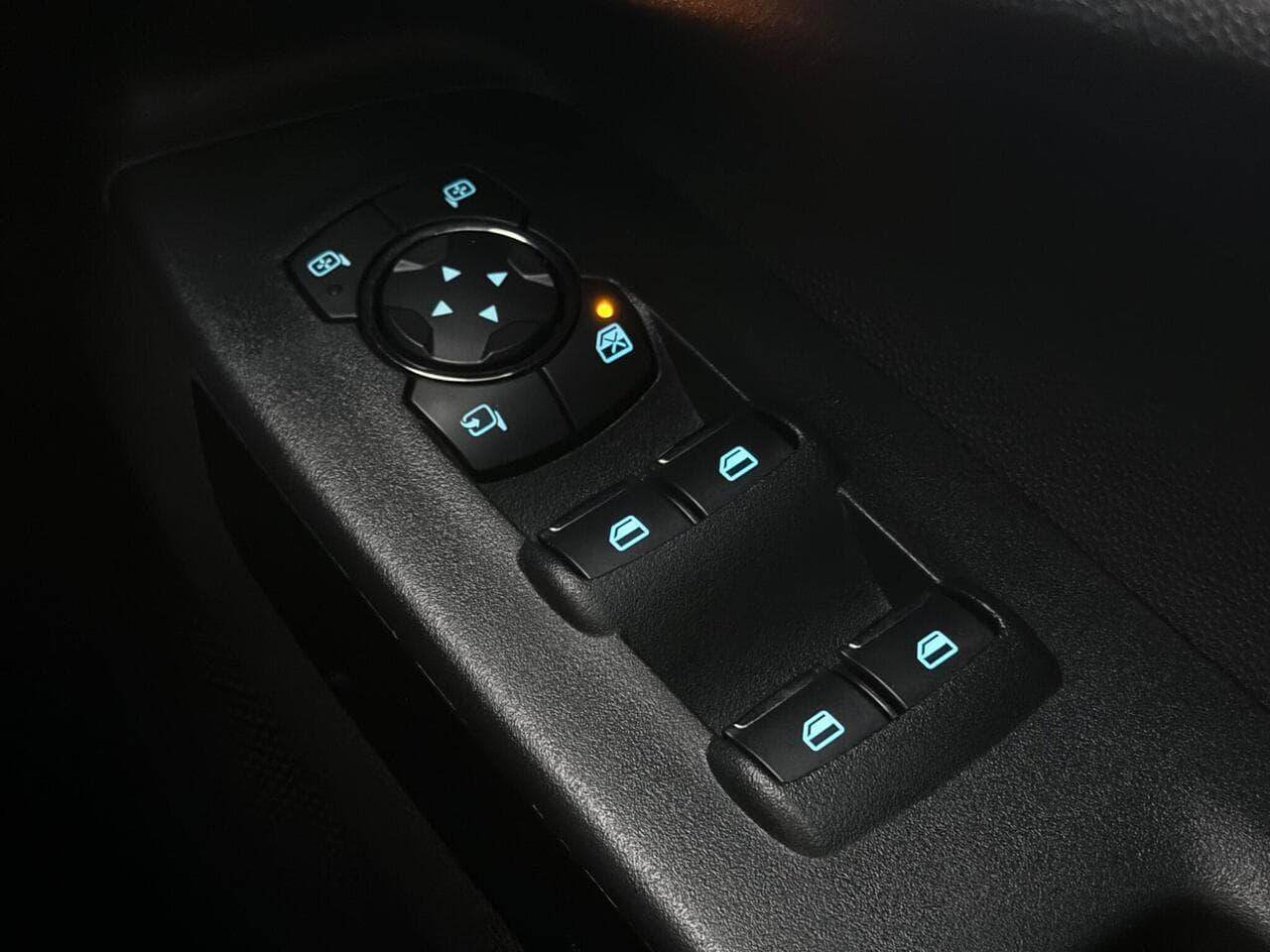 Ford EcoSport thumbnail Misc Controls