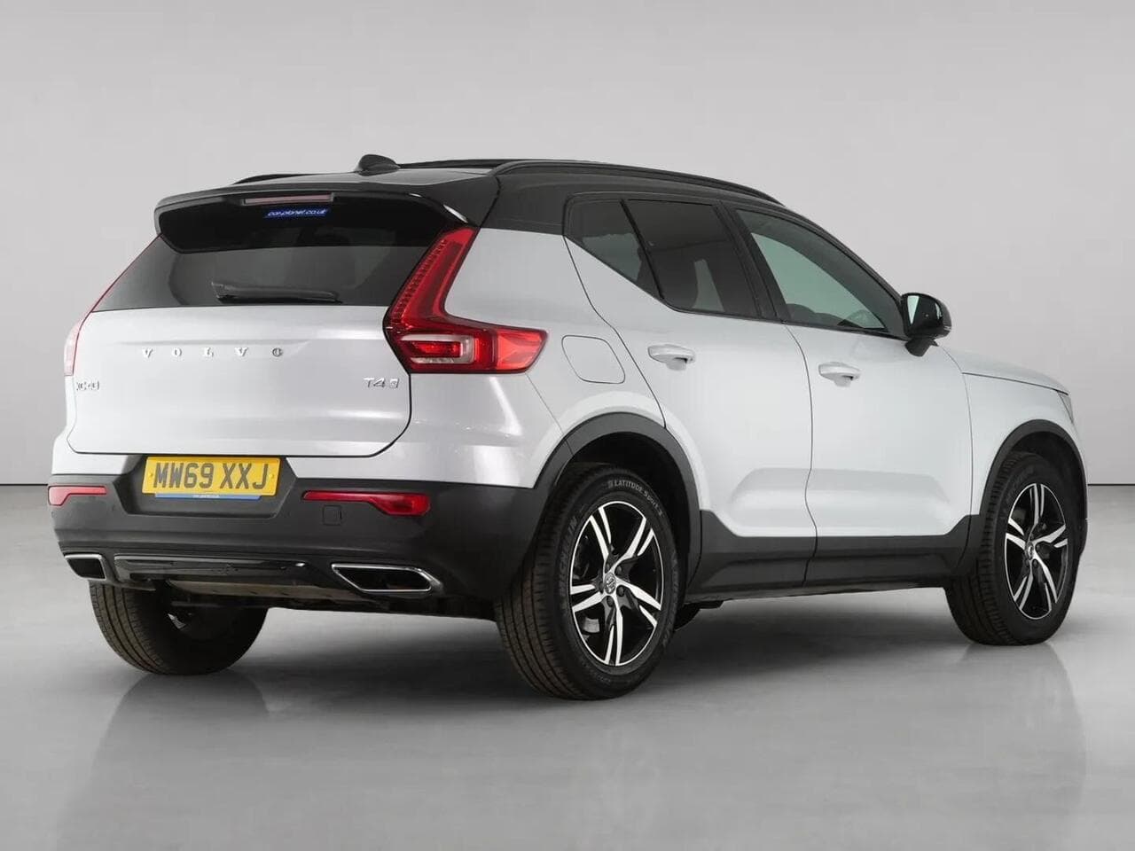 Volvo XC40 thumbnail Rear Right