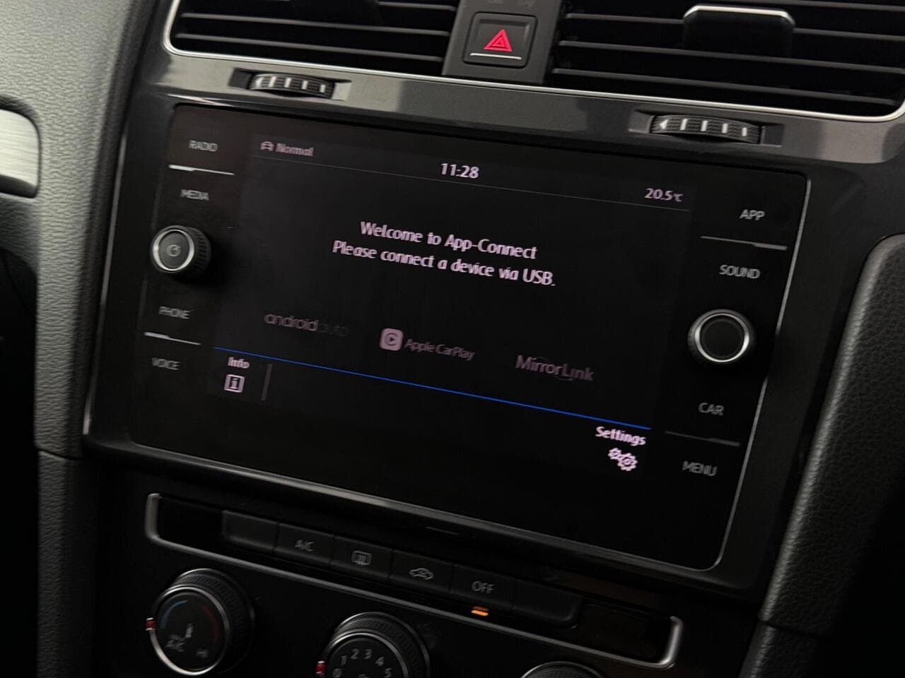 Volkswagen Golf thumbnail Infotainment System