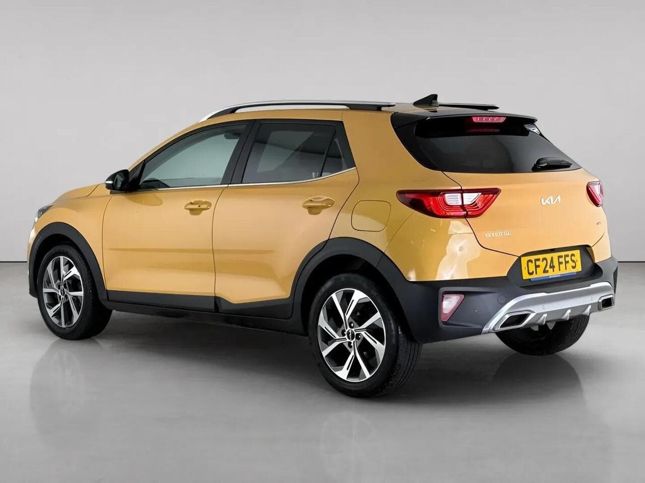Kia Stonic thumbnail Rear Left