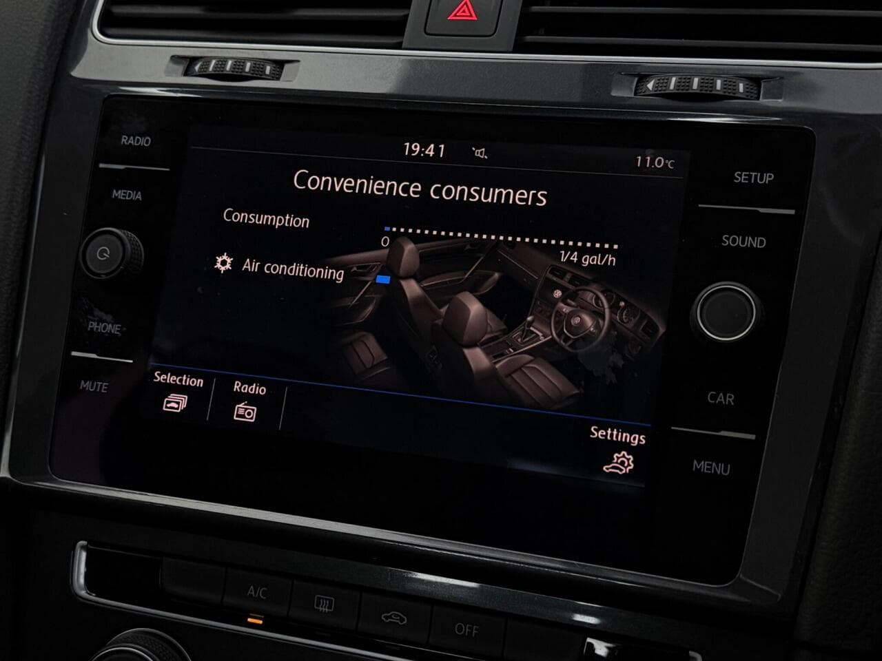 Volkswagen Golf thumbnail Infotainment System