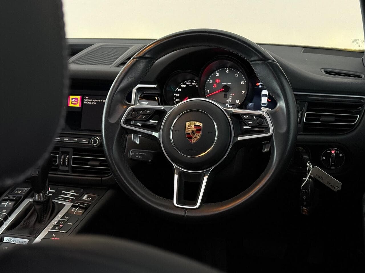 Porsche Macan thumbnail Steering Wheel