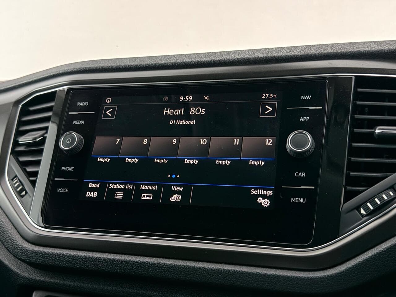 Volkswagen T-Roc thumbnail Infotainment System