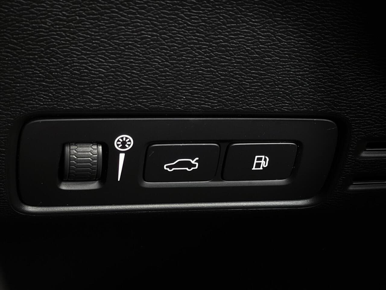 Volvo XC40 thumbnail Misc Controls