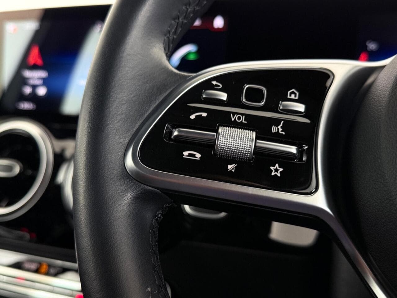 Mercedes-Benz GLA thumbnail Misc Controls