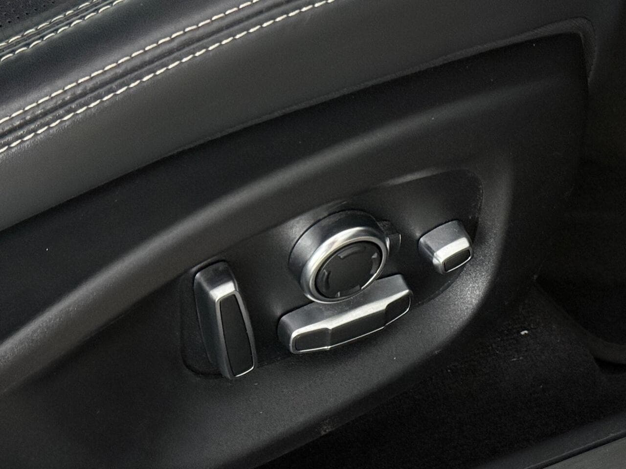 Jaguar I-PACE thumbnail Misc Controls