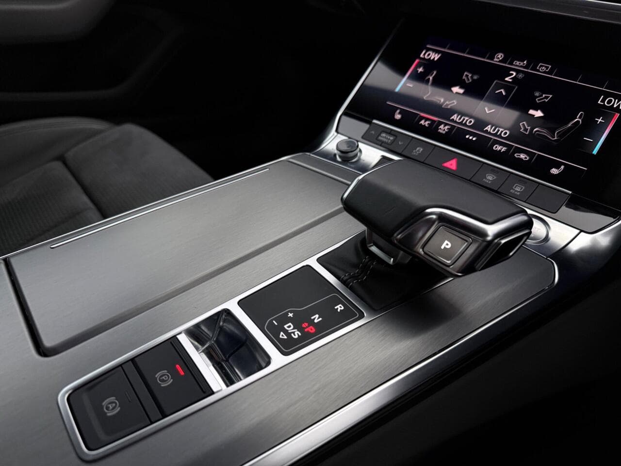 Audi A6 Saloon thumbnail Interior Front