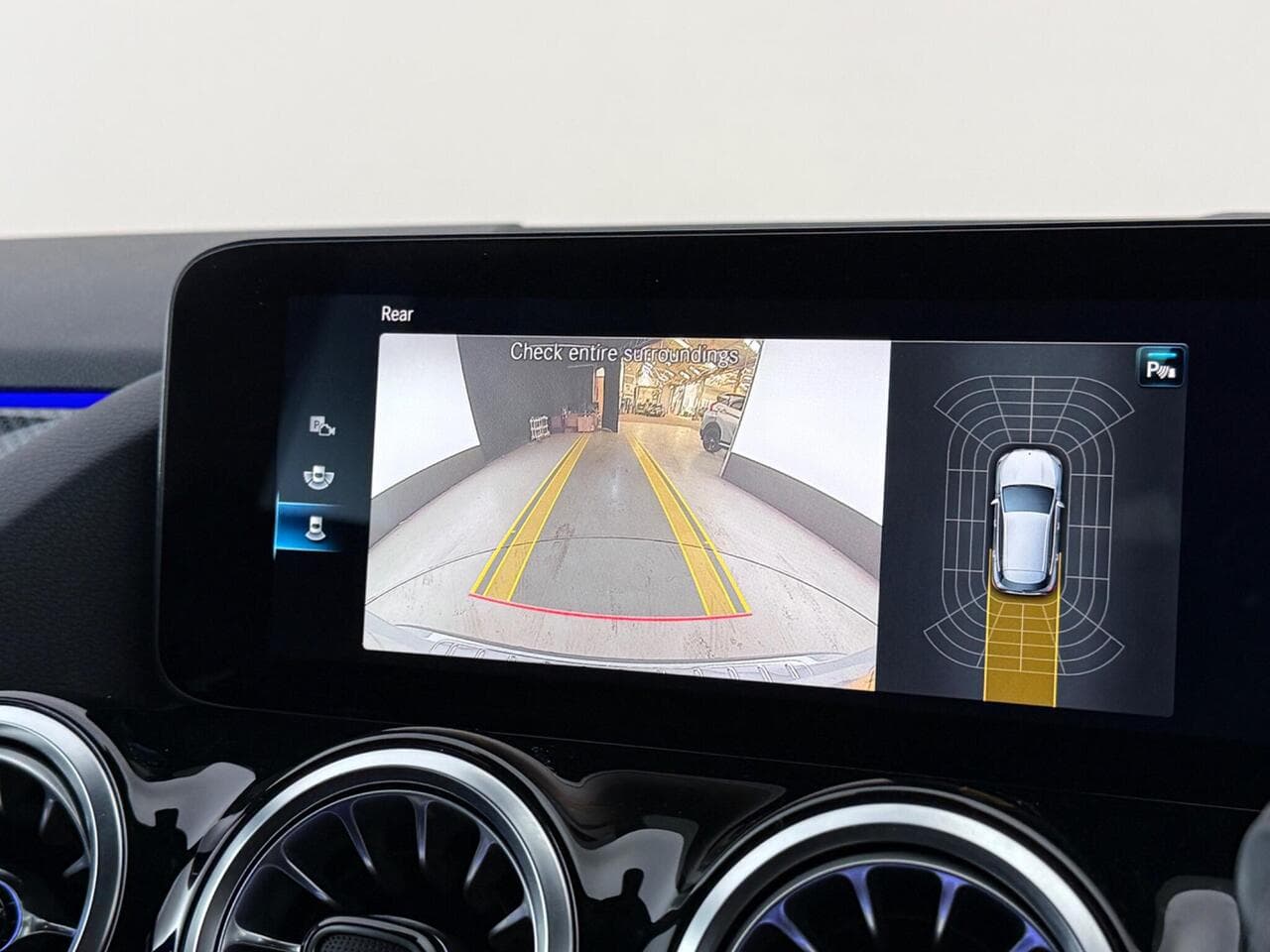 Mercedes-Benz GLA thumbnail Infotainment System