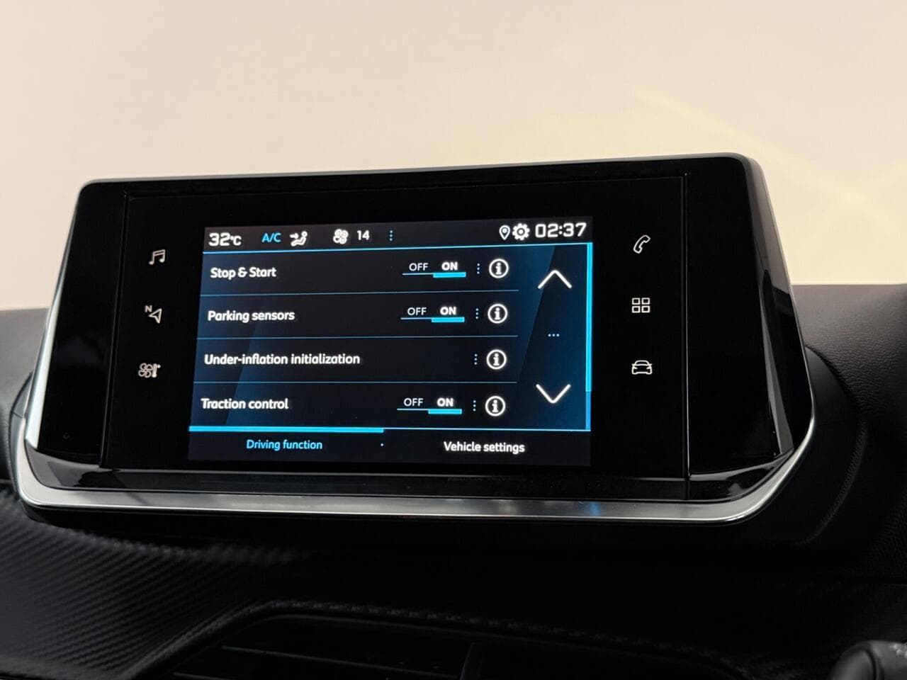 Peugeot 2008 thumbnail Infotainment System