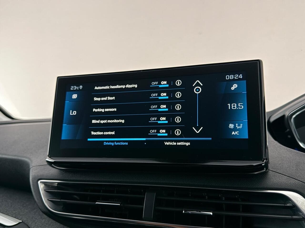 Peugeot 3008 thumbnail Infotainment System