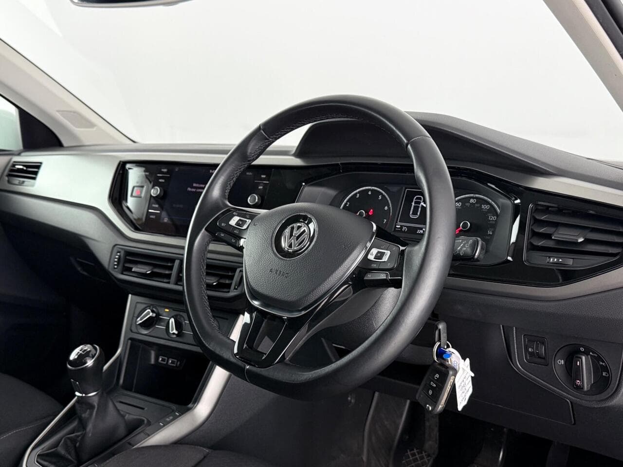 Volkswagen Polo thumbnail Interior Front