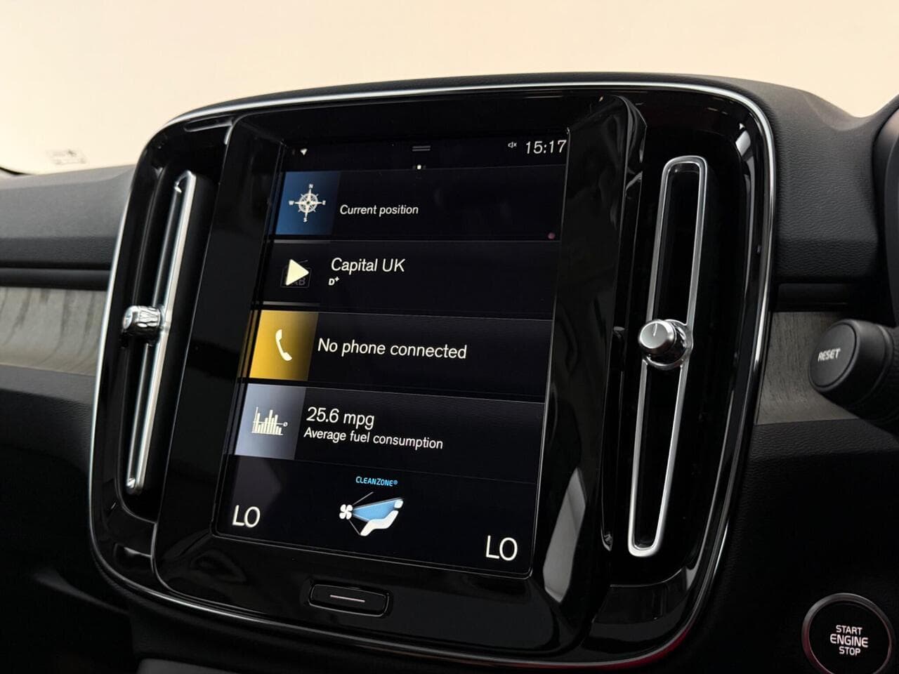 Volvo XC40 thumbnail Infotainment System