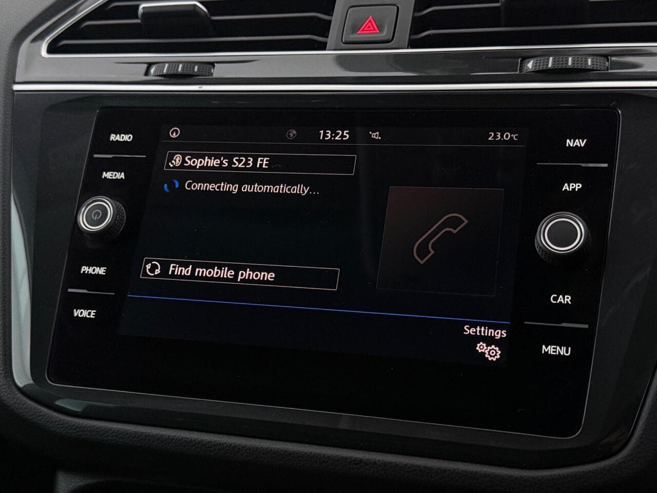 Volkswagen Tiguan thumbnail Infotainment System