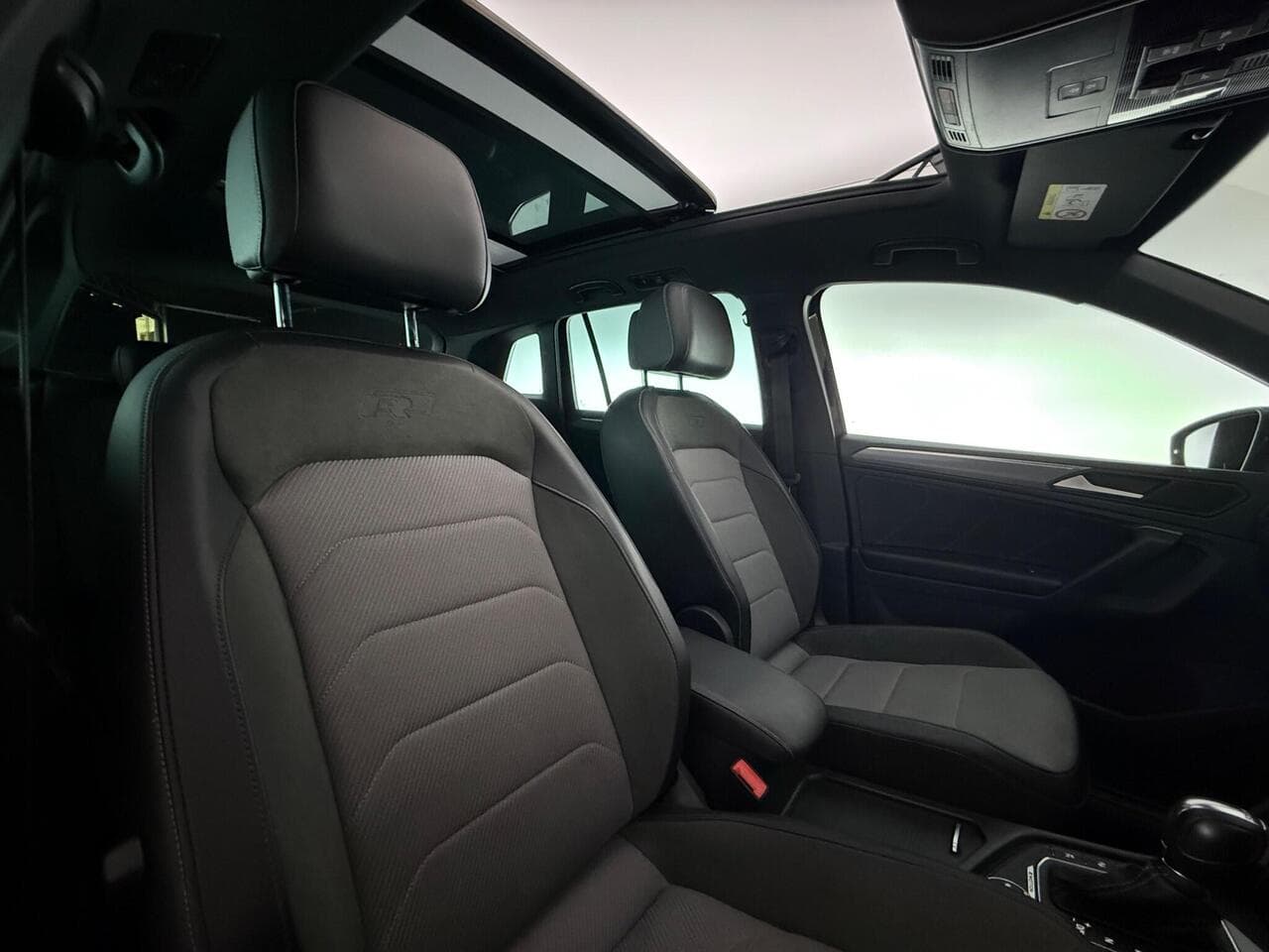 Volkswagen Tiguan thumbnail Seat Driver