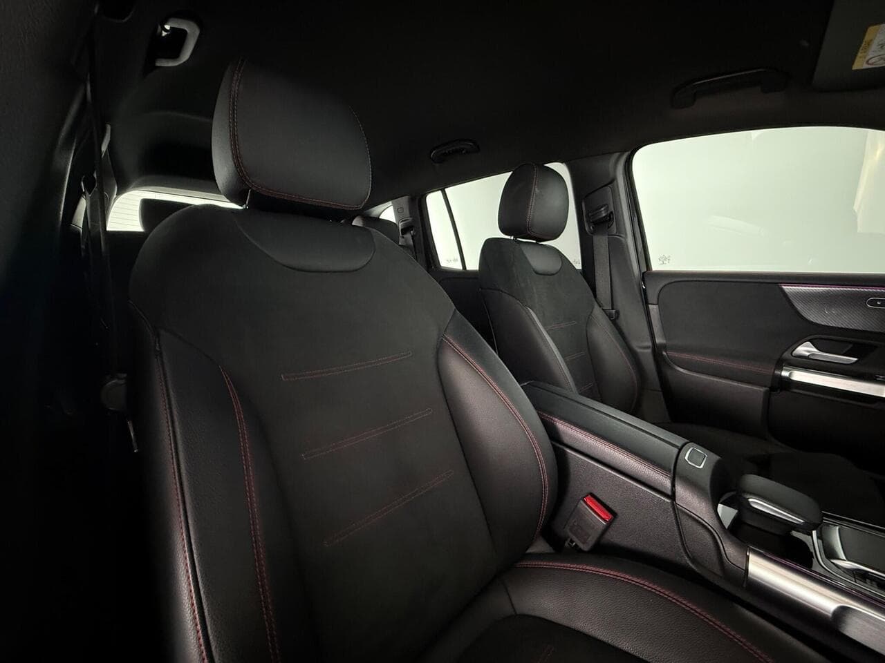 Mercedes-Benz GLB thumbnail Seat Driver