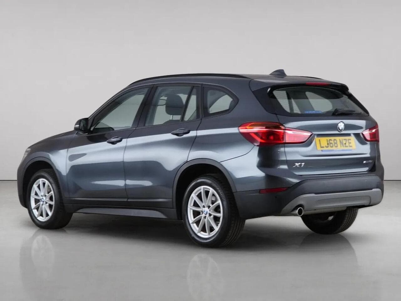 BMW X1 thumbnail Rear Left