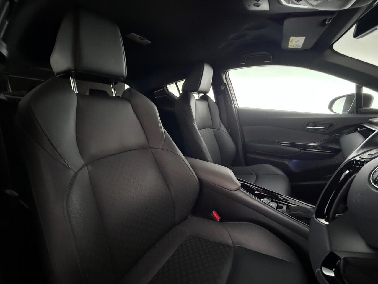 Toyota C-HR thumbnail Seat Driver