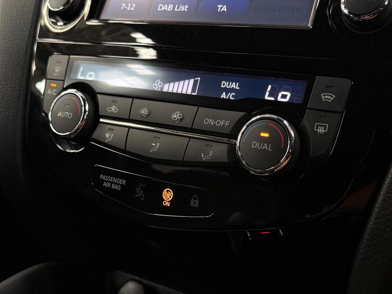 Nissan Qashqai thumbnail Misc Controls