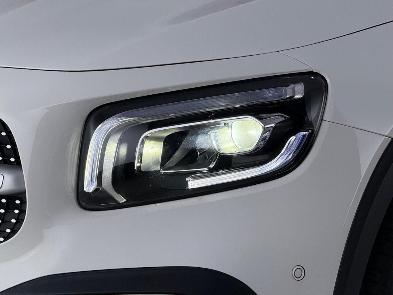Mercedes-Benz GLB thumbnail Lights Front